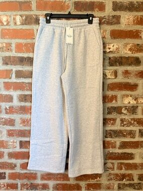 P117 - Women's Light Gray Wide-Leg Sweatpants with Elastic Waist